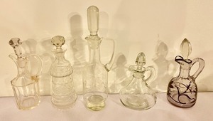 lot 119 image: 14 Charming Cruets