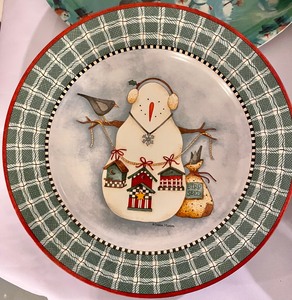 lot 125 image: 9 Stoneware and Plastic Serving Trays