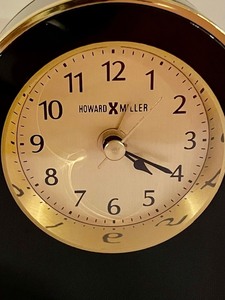 lot 133 image: Small Classy Howard Miller Clock