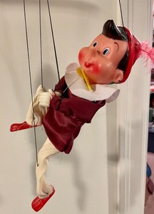 lot 139 image: 4 Fabulous Pinocchio Puppets