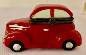 lot 163 image: 3 Terrific Trinket Boxes
