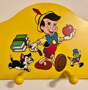 lot 170 image: Pinocchio Shelf