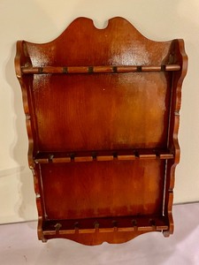 lot 153 image: Wonderful Vintage Wood Decor Items