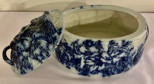 lot 203 image: Portmeirion Covered Casserole Dish