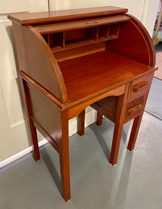 lot 211 image: Adorable Childrens Roll Top Desk