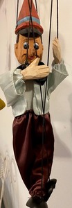 lot 219 image: 4 Pinocchio Puppets