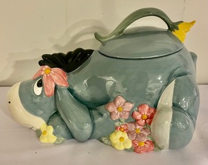 lot 221 image: Eeyore Cookie Jar