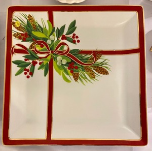 lot 225 image: Holiday Serving Pieces