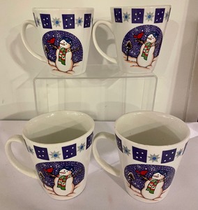 lot 252 image: Holiday Dishware