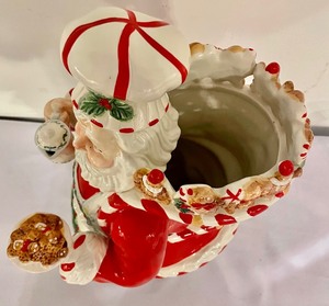 lot 254 image: Santa Vase