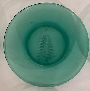 lot 256 image: Green Tree Themed Plates