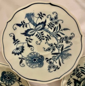 lot 272 image: Blue Danube Dishware