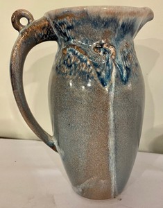 lot 279 image: Pretty Pottery Pitcher and Bowl