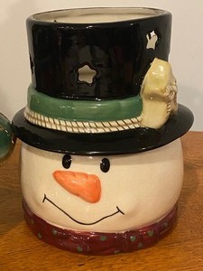 lot 21 image: Fritz and Floyd and Bella Casa Holiday Decorative Items
