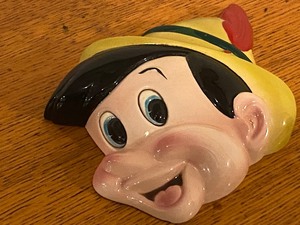 lot 76 image: Vintage Walt Disney Pinocchio Head Wall Hanger