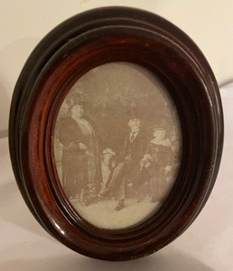 lot 299 image: 7 New Antique Like Oval Frames