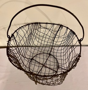lot 291 image: Vintage Basket