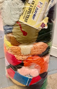 lot 305 image: BIG Bag of Yarn