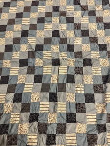lot 309 image: Quaint Quilt