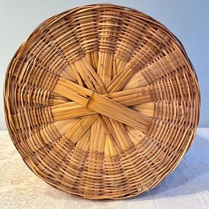 lot 339 image: Wonderful Vintage Weaved Wicker Basket with Handle