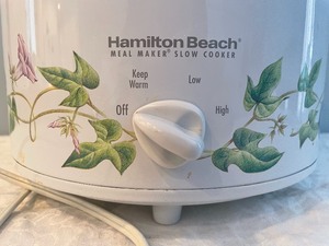 lot 324 image: Hamilton Beach Meal Maker Slow Cooker