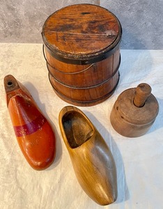 lot 50 image: Wonderful Vintage Wooden Wonders