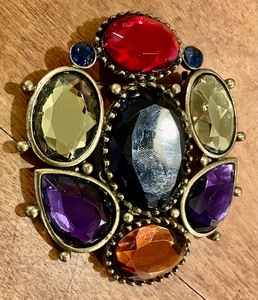 lot 353 image: Beautiful Brooch