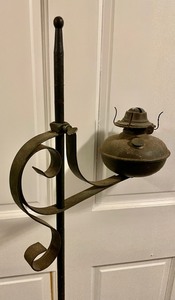 lot 373 image: Vintage Adjustable Height Oil Lamp