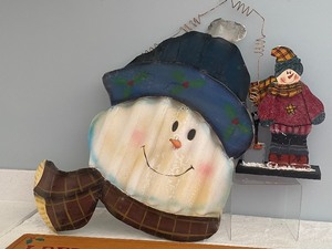 lot 387 image: Christmas Decorative Items
