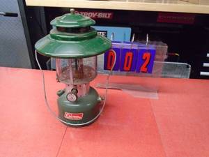 lot 2 image: Coleman lantern. Very good condition. As shown.
