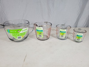 4 New Kitchen Classics Glass Measuring Cups