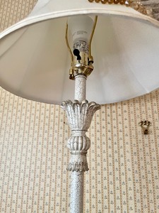 lot 21 image: Decorative White Washed Table Lamp