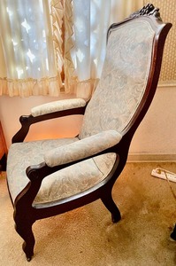 lot 22 image: Charming Vintage Chair on Casters