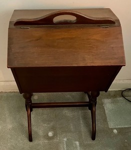 lot 39 image: Vintage Wood Sewing Box