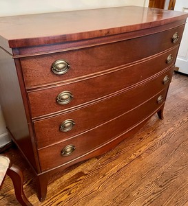 lot 72 image: Beautiful Vintage Four Drawer Chest of Drawers