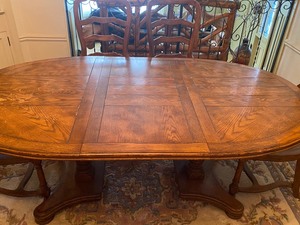 lot 93 image: Vintage Dining Room Table and Chairs