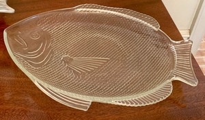 lot 48 image: Arthur Court Fish Platter, Glass Fish Platter and copper Decorative Fish Decor
