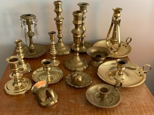 lot 45 image: Variety of Decorative Brass Candleholders