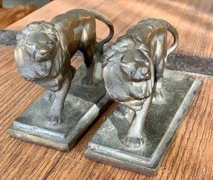 lot 42 image: Pair of Vintage Metal Lion Figurine Bookends