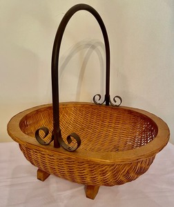 lot 118 image: Beautiful Basket and More