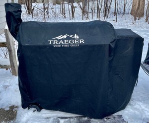 lot 124 image: Traeger Century 885 Wood Fired Grill