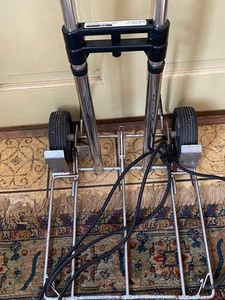 lot 137 image: Telescoping Handled Cart