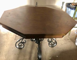 lot 139 image: Gorgeous Multi Sided Table with Metal Base