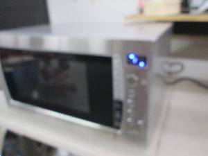 2.2 cuft microwave oven with stainl...