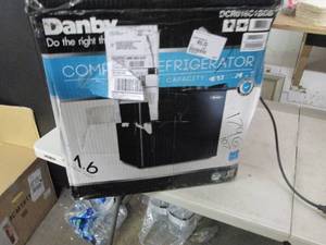 danby 1.6 cu ft refrigerator powers...