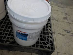 lot 4 image: 5 Gallon Pail BETCO Simplicity Clas...