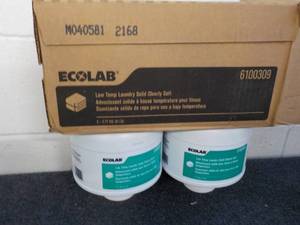 lot 7 image: Ecolab 2 - 6 lb. Jugs Low Temp Laun...