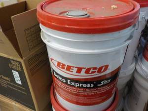 lot 24 image: 5 Gallon pail Betco Express SRT Fas...