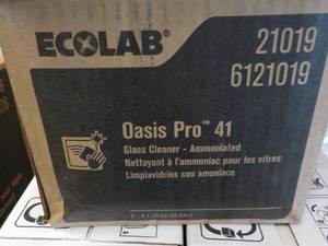lot 27 image: Ecolab case of 2 -2 liter bags Oasi...