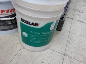 lot 45 image: Ecolab 5 Gallon Pail Tri-Star Clear...